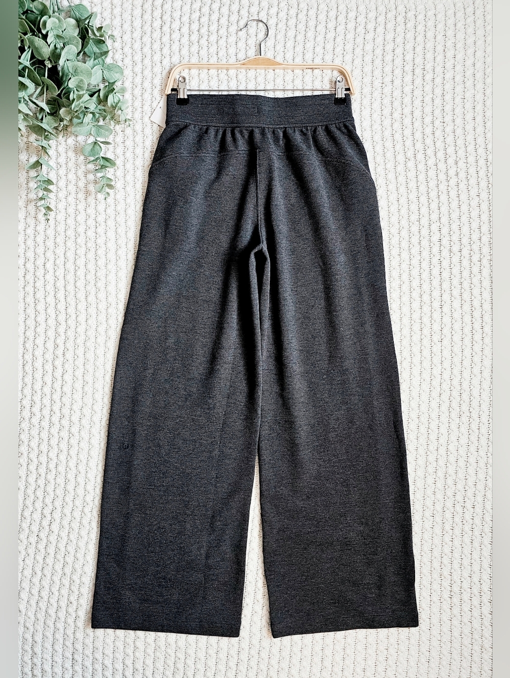 Lululemon Athletica Scuba MR Wide Leg Pant Waffle Grey Workout Athleisure S NEW - Picture 10 of 16